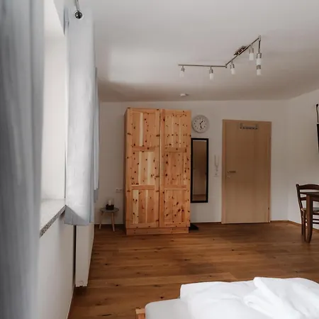 Zur Saege 3*